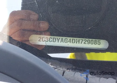 2013 Dodge Challenger Sxt z USA, uszkodzony, nr VIN 2C3CDYAG4DH729085